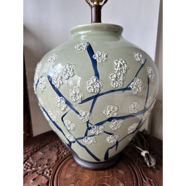 Chinoiserie Vintage 23" Celadon Green Ceramic Floral Ginger Jar Table Lamp Chinoiserie For Sale - Image 3 of 12