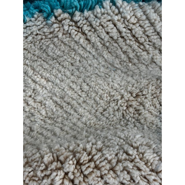 Moroccan Minimalist Beni Ouarain Rug in Handwoven Wool, 1990 For Sale - Image 6 of 12