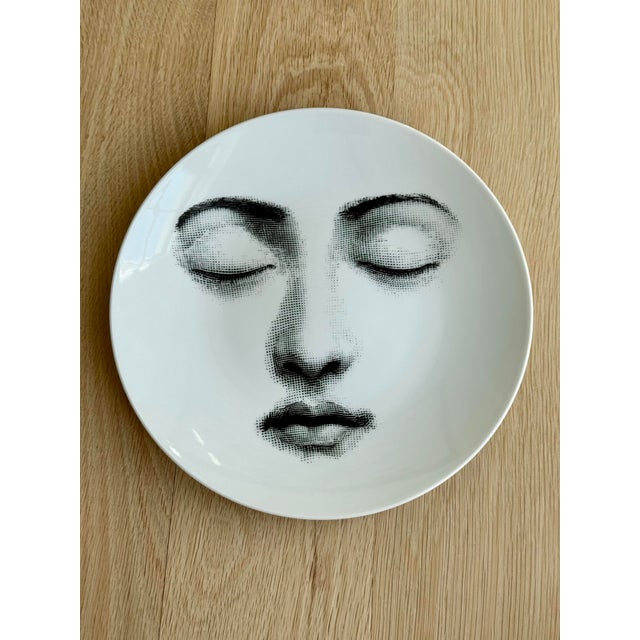 2020s Fornasetti "Tema E Variazioni" Plate – No. 213 "Sleeping Face For Sale - Image 5 of 5