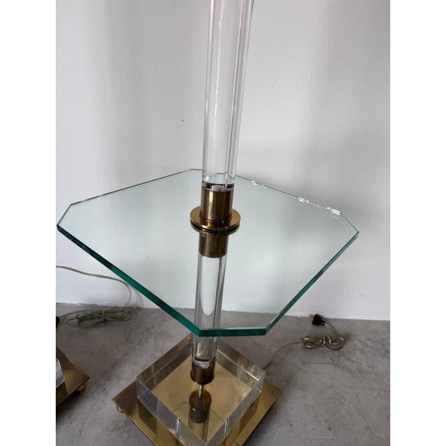 1980s Italian Vintage Lucite & Brass Floor Lamps – A Pair For Sale In Miami - Image 6 of 18