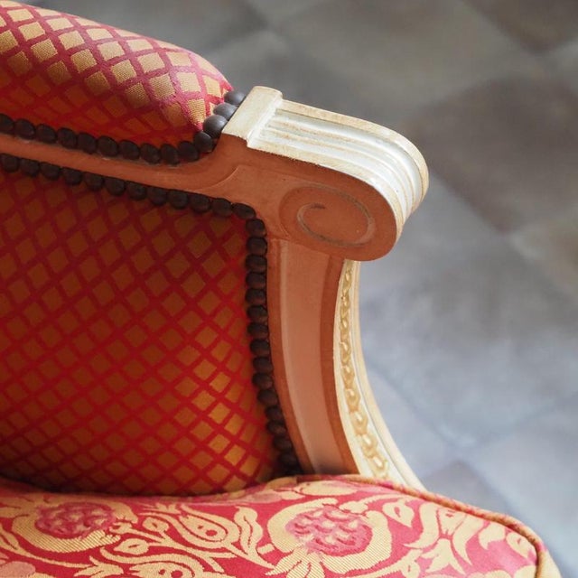 Brown Louis XVI Style 3-Seater Bench with Damask Upholstery from Balzarotti Paris For Sale - Image 8 of 14