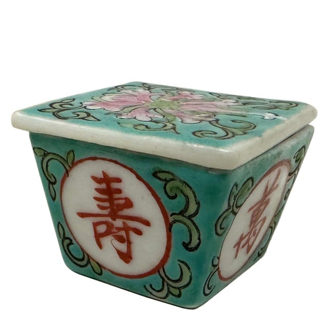 Chinese Antique Chinese Porcelain Condiment Set With 4 Matching Mother of Pearl Spoons For Sale - Image 3 of 11