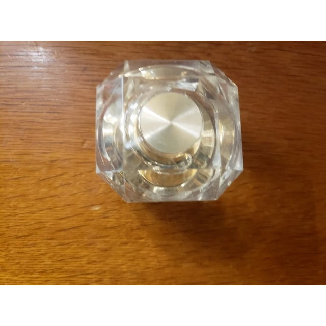 Art Deco 1950s American Hollywood Regency Lucite Faceted Cube Oil Sample Paperweight For Sale - Image 3 of 6