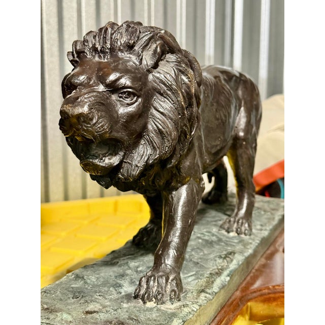 Maitland-Smith Pair of Bronze Roaring Lions on Marble Base Sculpture For Sale In New York - Image 6 of 7
