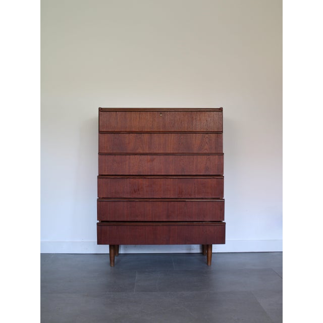 Vintage Danish Chest of Drawers, 1960s, in Good conditions. Designed 1960 to 1969