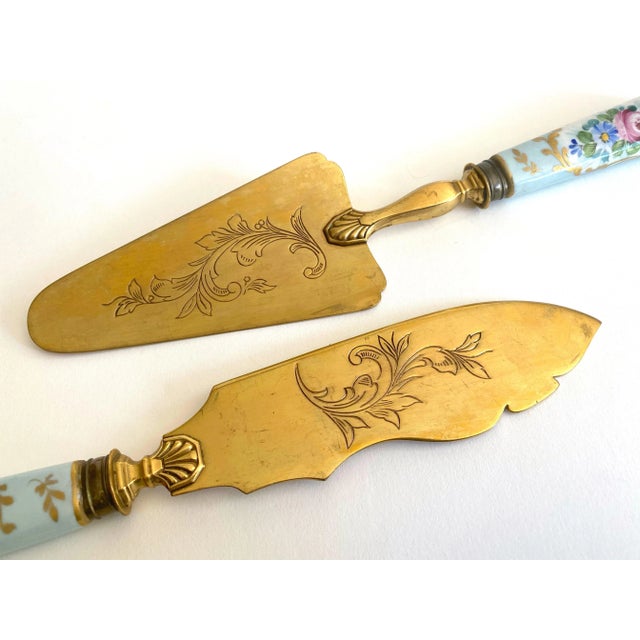 Antique Early 1900's Neoclassical Hand Painted Floral Gilded Porcelain Brass Fish Serving Utensils - Set of 2 For Sale - Image 10 of 13