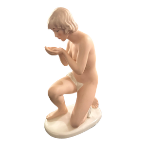 1960s Large Wallendorf Porcelain Woman Figurine 11-1/4 Inch Tall