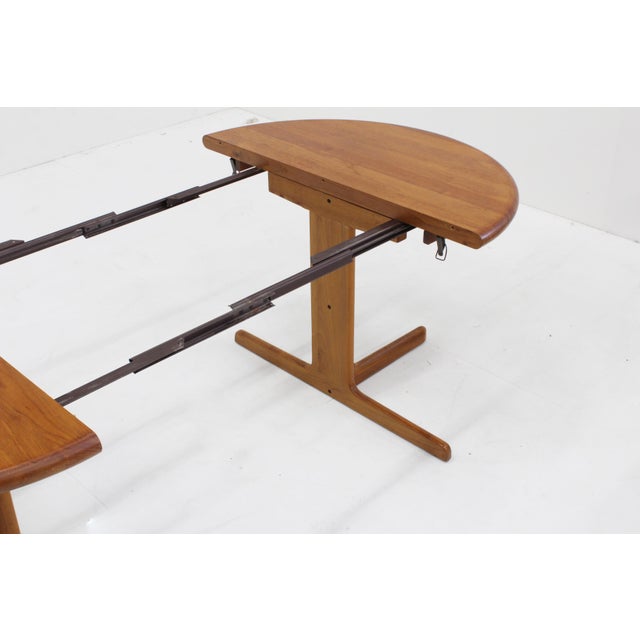 Mid-Century Modern Vintage Danish Round Extendable Dining Table in Teak, 1960s For Sale - Image 3 of 9