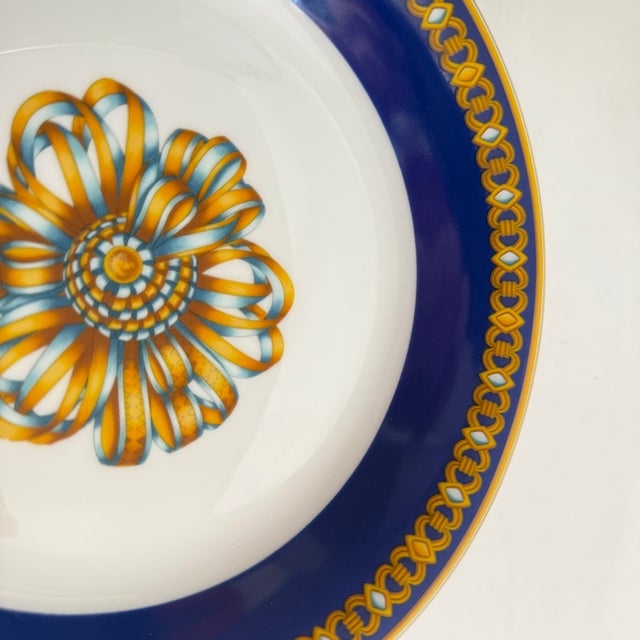 Hermes Silk Cockade Suppenteller 19.5 cm This piece has an attribution mark, I am sure that it is completely authentic and...