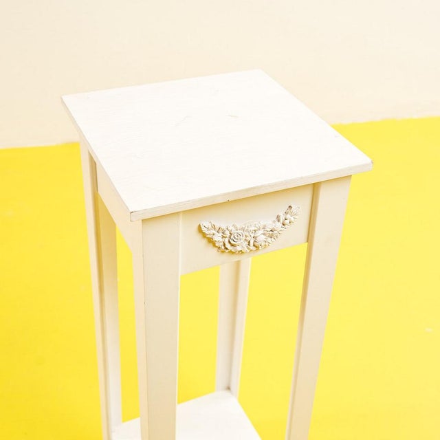 White wooden plant-pot column height: 80 width: 30 depth: 30 additional information style: vintage production period: 1940...