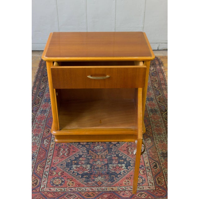 1950s Pair of French Mid-Century Mahogany Veneered Nightstands With Original Hardware For Sale - Image 5 of 13