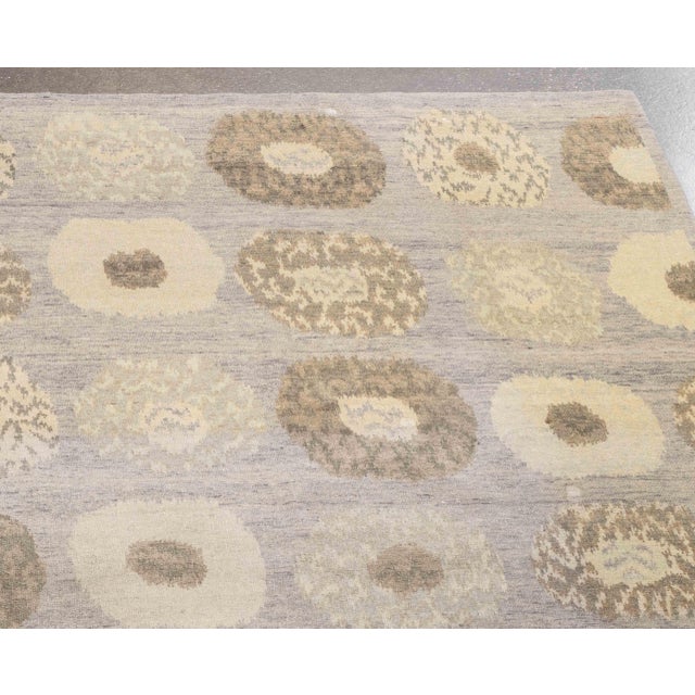 Concentric Circle Pattern Carpet, 11' 6" X 9' 1" For Sale - Image 4 of 9