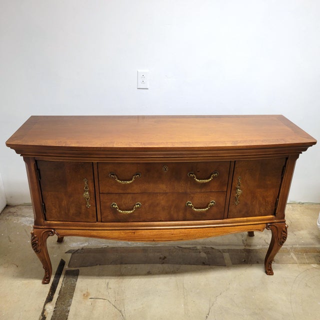 Thomasville Thomasville French Provincial Entry Console, Credenza, or Sideboard With Burl Inlay For Sale - Image 4 of 9