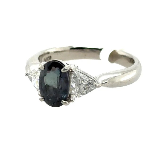 Platinum Ring with 1.64 carat Brazilian Alexandrite and 0.70 carats of diamonds. 6.91g. Size 8