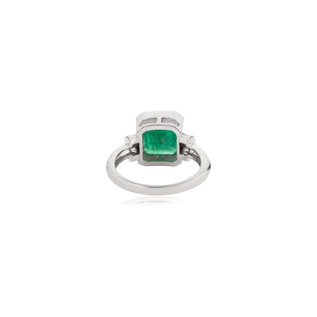 Metal Art Deco 4.37 Carat Emerald & Baguette Diamond Ring Size 6.5 in 14k White Gold For Sale - Image 7 of 13