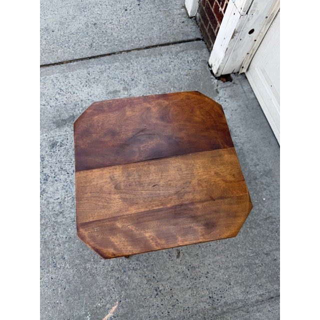 Vintage Federal Revival Wood Pedestal Side Table With Traditional Carved Details For Sale - Image 10 of 12