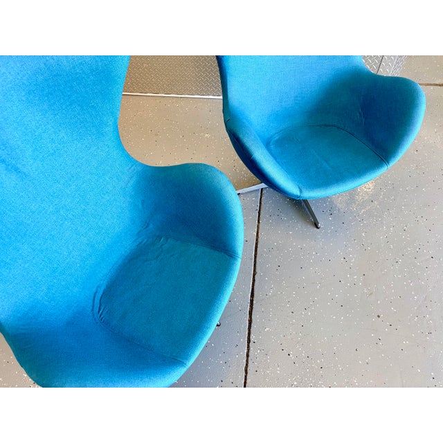 Metal Arne Jacobsen for Fritz Hansen Distributed by Knoll Egg Chairs - A Pair For Sale - Image 7 of 8