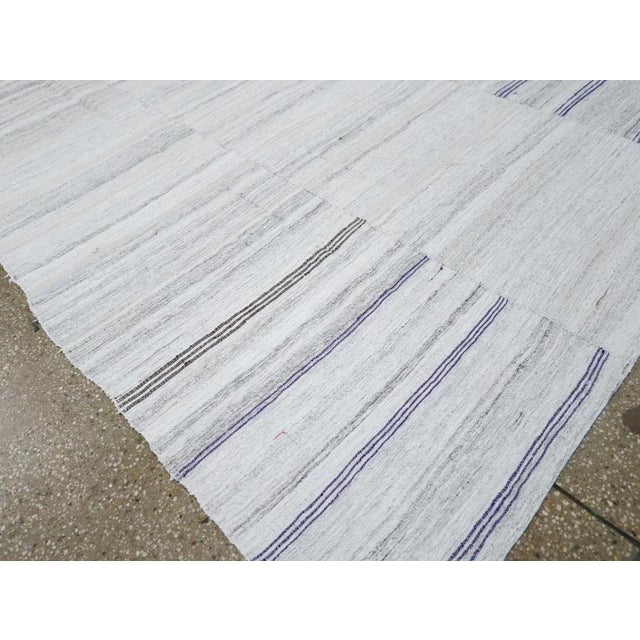 Off-white Galerie Shabab Collection Mid-20th Century Handmade Turkish Flatweave Kilim Accent Rug For Sale - Image 8 of 10