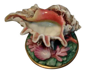 1865 Worcester Porcelain Murex Sea Shell Vase