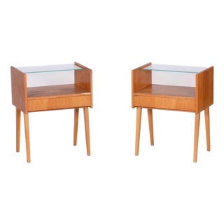 Mid-Century Modern Bedside Tables in Oak and Glass, 1950s, Set of 2 For Sale