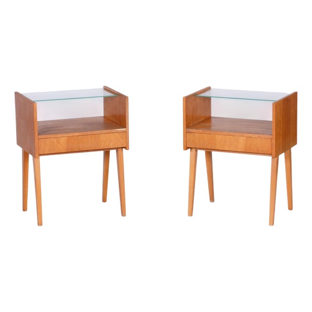 Mid-Century Modern Bedside Tables in Oak and Glass, 1950s, Set of 2 For Sale