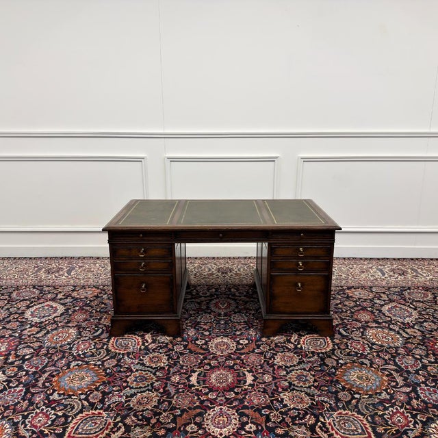 Classic English Chesterfield Desk in Green Leather by RAC For Sale - Image 4 of 18