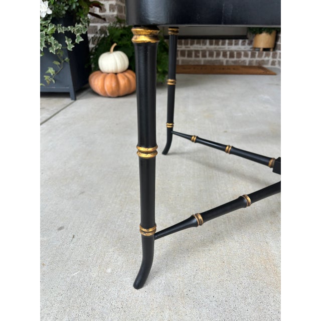 Chinoiserie 19th Century English Paper Mache Tray Table on Faux Bamboo Stand / Chinoiserie Style Coffee Table in Black and Gold For Sale - Image 3 of 18