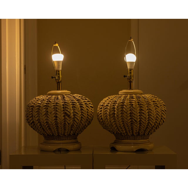 Vintage 1980s Organic Modern Ribbed Woven Wicker Melon Table Lamps, a Pair For Sale - Image 4 of 14
