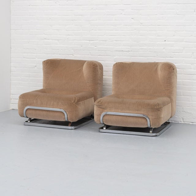 Rare Italian lounge chair by IPE, produced in the 1970s. The design combines a low, generously proportioned seat with a...