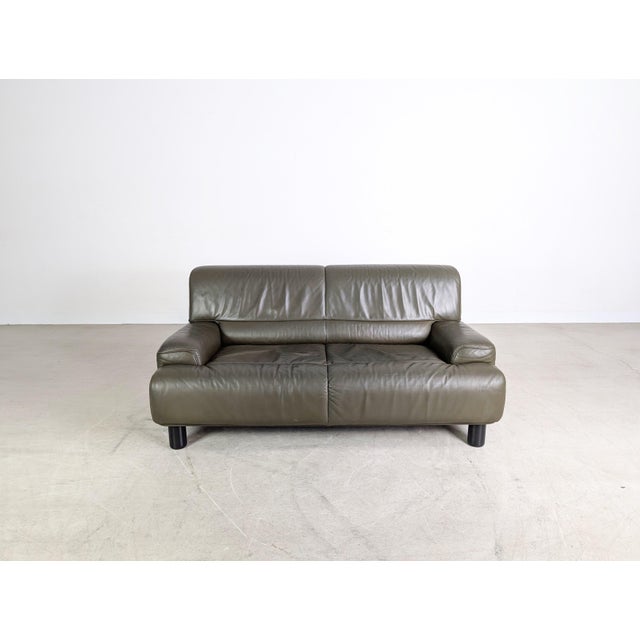 We are offering a beautiful and extremely rare vintage two-seater sofa from the traditional Swiss manufacturer de Sede for...