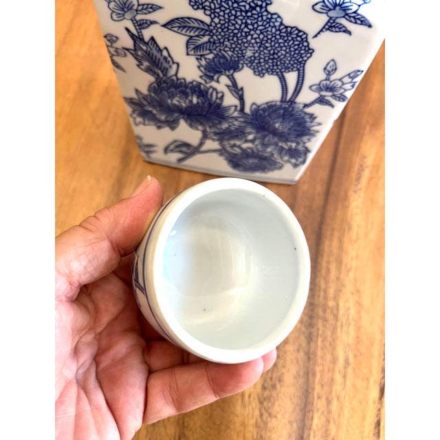 Ceramic Blue and White Chinoiserie Rectangular Small Floral Ginger Jar For Sale - Image 7 of 7