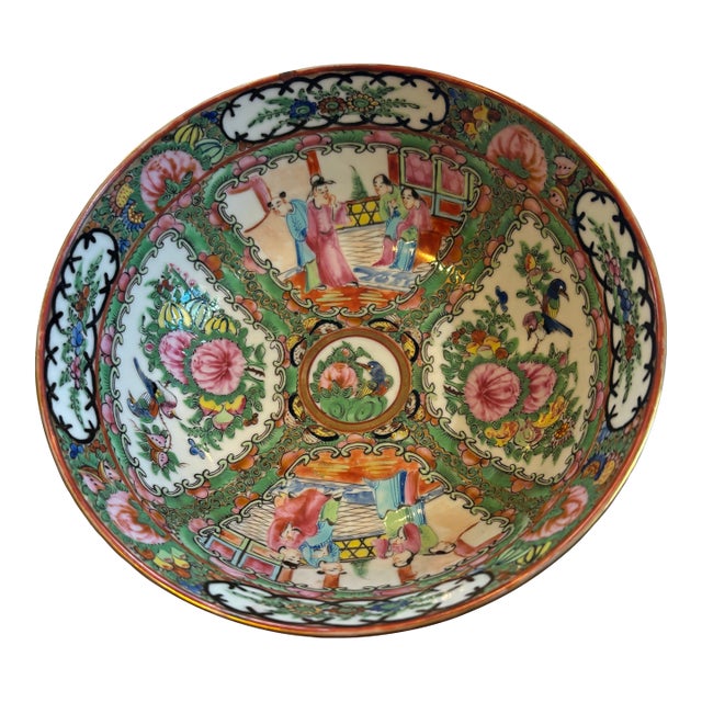 Rose Medallion Famille Rose Bowl Circa 1920-1940 For Sale