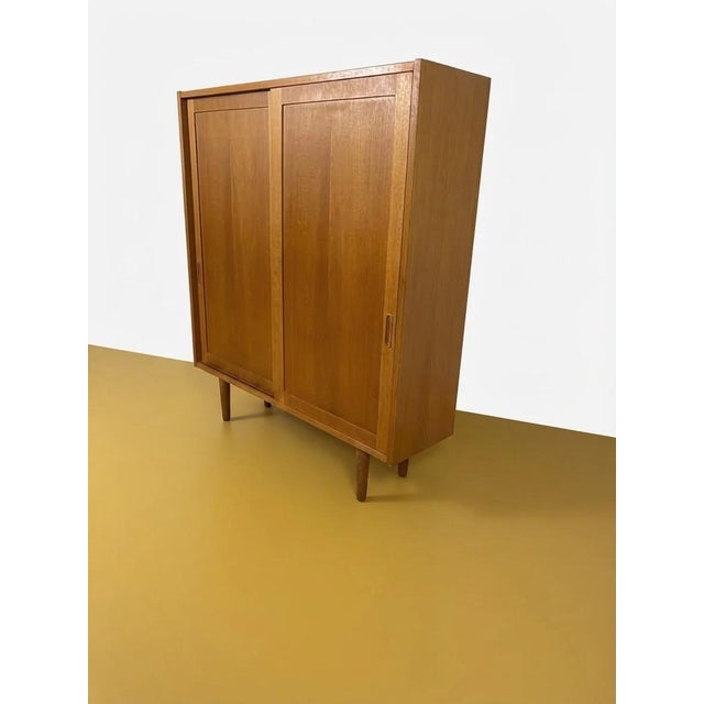 1950s Danish Oak Wardrobe with Sliding Doors from Hundevad, 1960s For Sale - Image 5 of 7