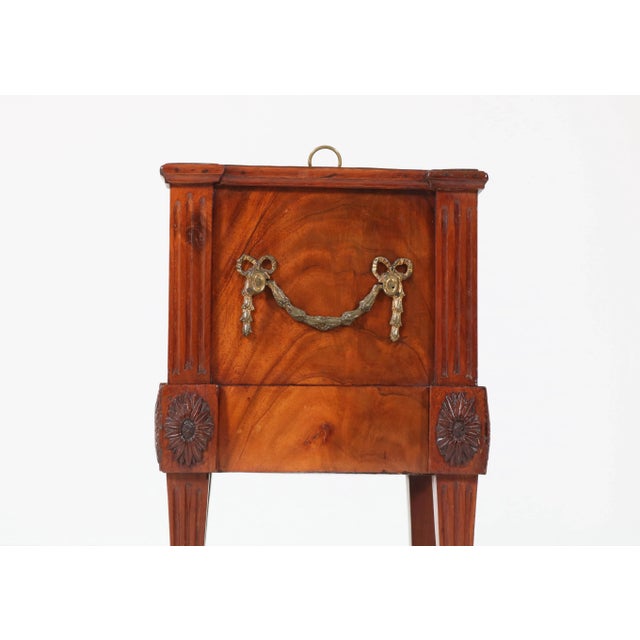 - Wonderful and rare Dutch Louis XVI jardinière or wine cooler circa 1790 - Solid mahogany and mahogany veneer - Original...