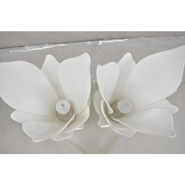 White Mid 20th Century Rougier White Acrylic Lucite Tulip Flower Leaf Mid Century Table Lamps - A Pair For Sale - Image 8 of 12
