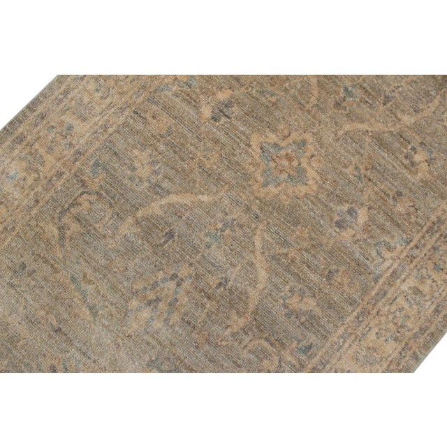 Boho Chic Ziegler Grey/Beige Wool Runner Rug- 2'5'' X 9'8'' For Sale In New York - Image 6 of 10