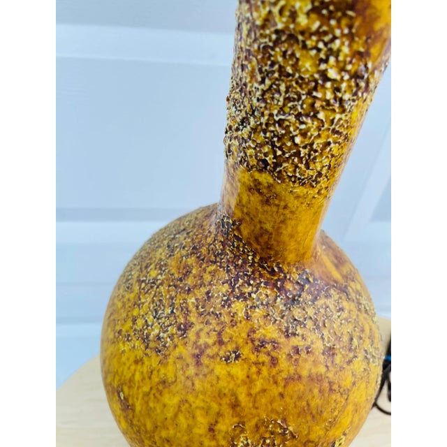 Gold Vinage Mid-Century Modern Textured Table Lamp For Sale - Image 8 of 13