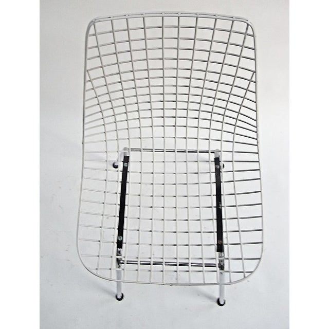 Wire Chairs in Chrome and White Steel Mesh, Set of 4 For Sale - Image 9 of 18
