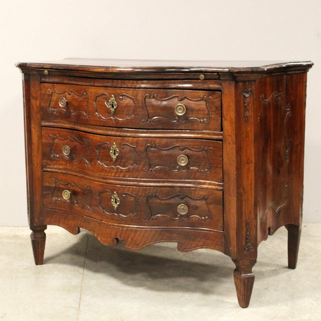 18th Century Italian Louis XVI Chest of Drawers in Walnut For Sale - Image 17 of 17