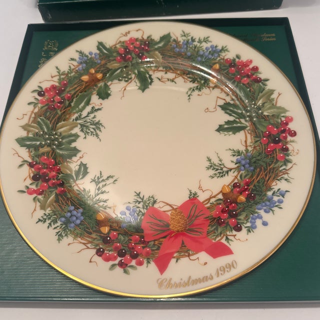 Late 20th Century Complete Set of Lenox Colonial Christmas Wreath Series (1981–1993) - Set of 13 For Sale In Providence - Image 6 of 12