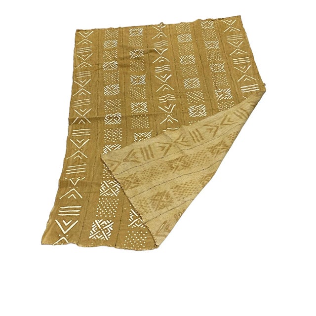 Han made by skilled artisans from the Bamana tribe of Mali, this intricate cotton fabric features a traditional geometric...