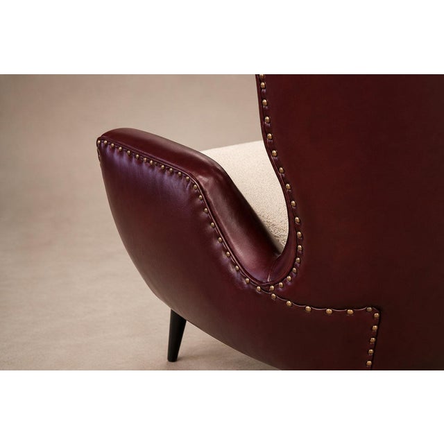 Textile Pair of Brazilian Modernist Armchairs in Hardwood, Burgundy Leather & Bouclé by Carlo Hauner, Brazil, 1950s - Lot 466B For Sale - Image 7 of 18