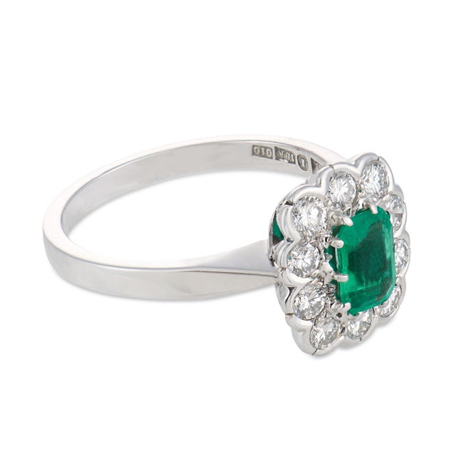 1980s Vintage Colombian Emerald Diamond 18k White Gold Cluster Ring, Size 7.25 For Sale - Image 5 of 5