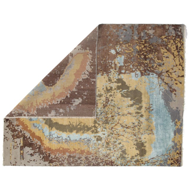 With its element of comfort, artistic statement and functional versatility, this contemporary Indian rug will create a...