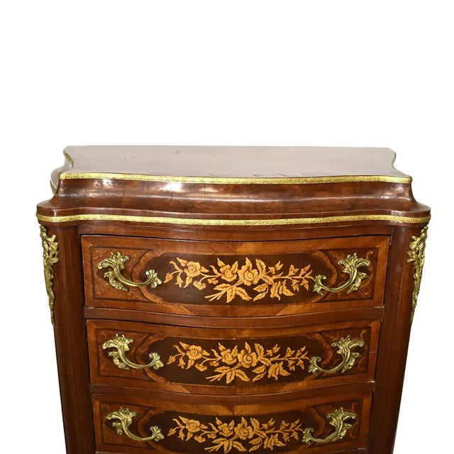 1960s 1960s French Style Mahogany 7 Drawer Chest of Drawers Satinwood Inlay Brass Handles For Sale - Image 5 of 6
