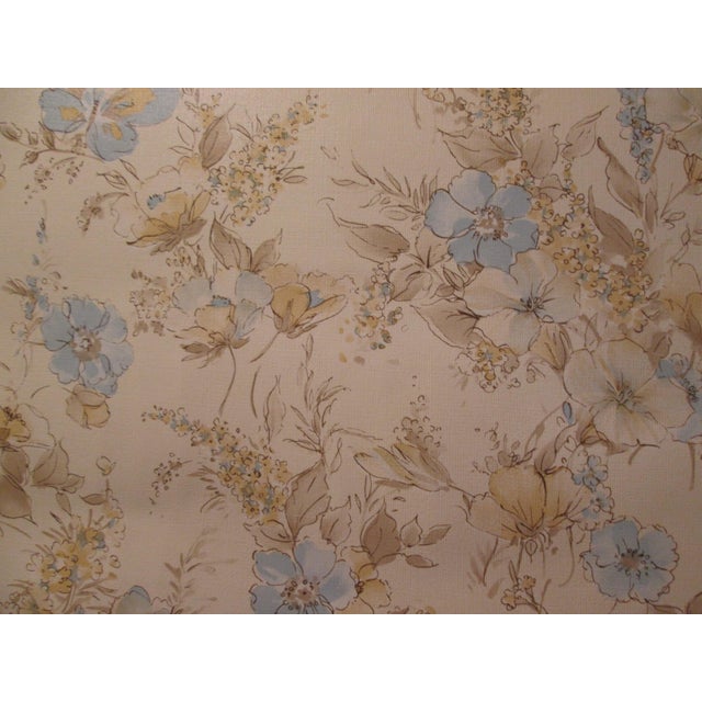 English Vintage 1980s Blue and Beige Floral Motif Wallpaper For Sale - Image 3 of 6