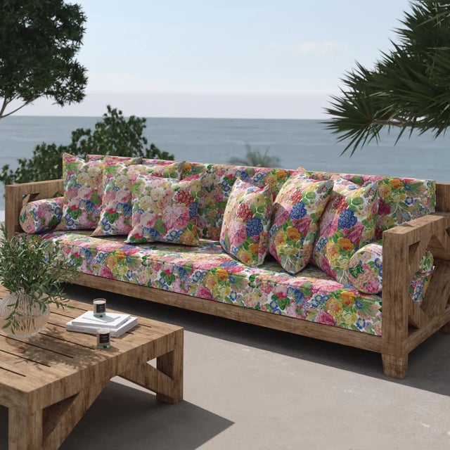 One of Sanderson‚Äôs most iconic designs abundant blooms create an elegant feature. Choose from the classic tones of China...