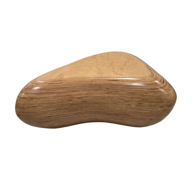 Zaha Hadid Pebbles Collection: Sculptural “Pebble Boomerang L” Bench by Sophie Le Bienvenu (Ex‑Zaha Hadid Architects) – CNC‑Milled Plywood, Peru 2021 For Sale - Image 4 of 4