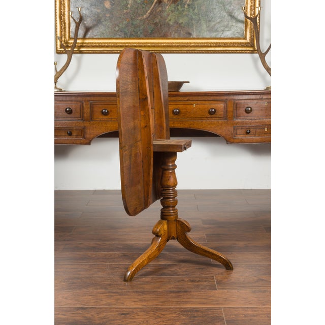 Late 19th Century English 1870s Oak Tilt-Top Table with Turned Pedestal and Tripod Scrolling Feet For Sale - Image 5 of 9