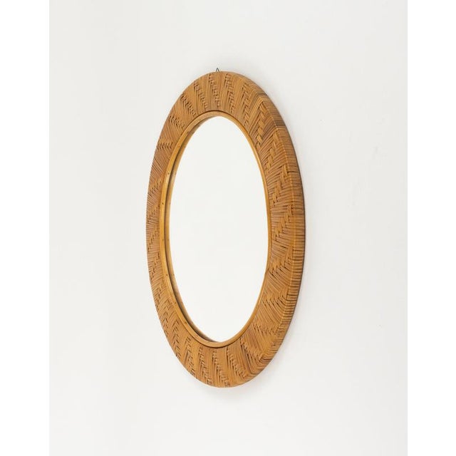 Mid-Century Round Rattan and Wicker Wall Mirror in the style of Vivai del Sud, Italy, 1970s For Sale - Image 6 of 11